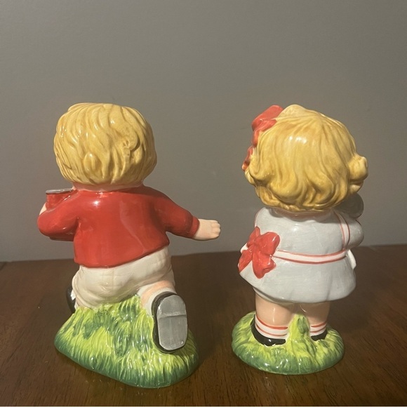 CAMPBELLS SOUP SALT PEPPER SHAKERS 2006
KID BOY FOOTBALL
GIRL RARE CHUBBY FACE - Picture 3 of 11